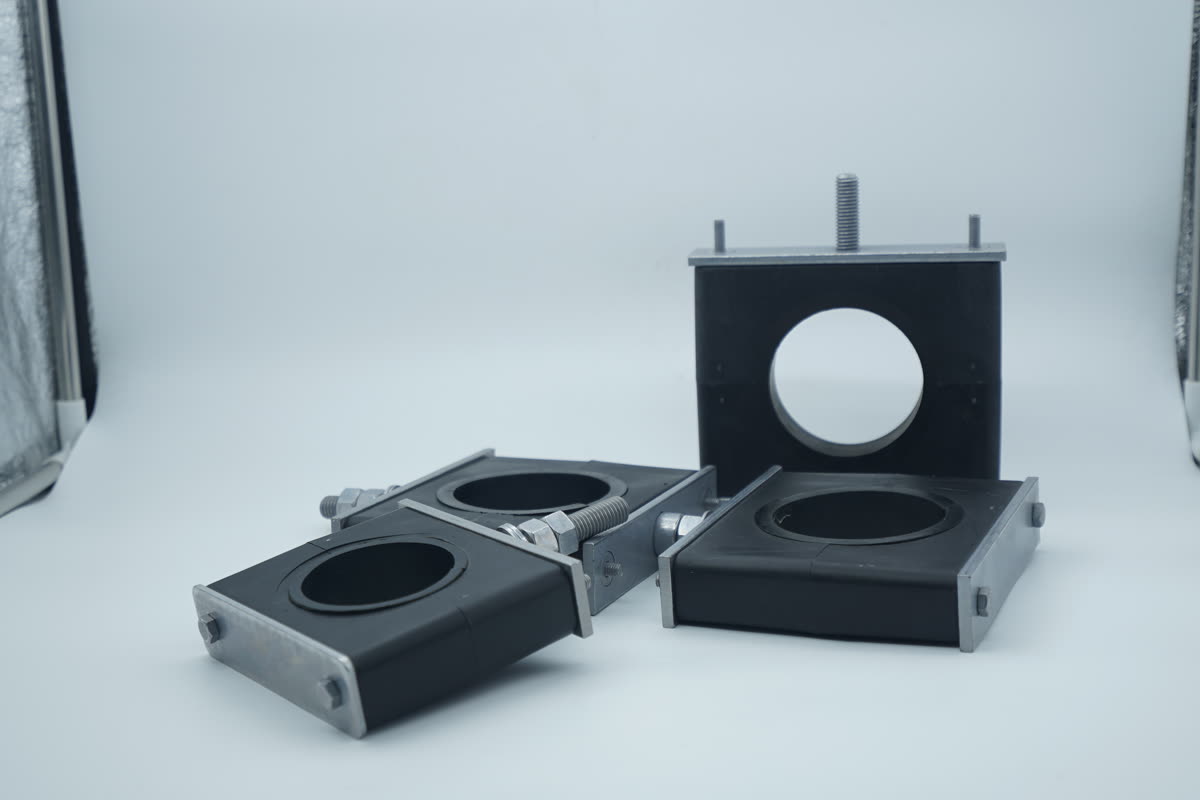 Twin series DIN 3015 side-by-side pipe clamp for wind turbine hydraulic lines